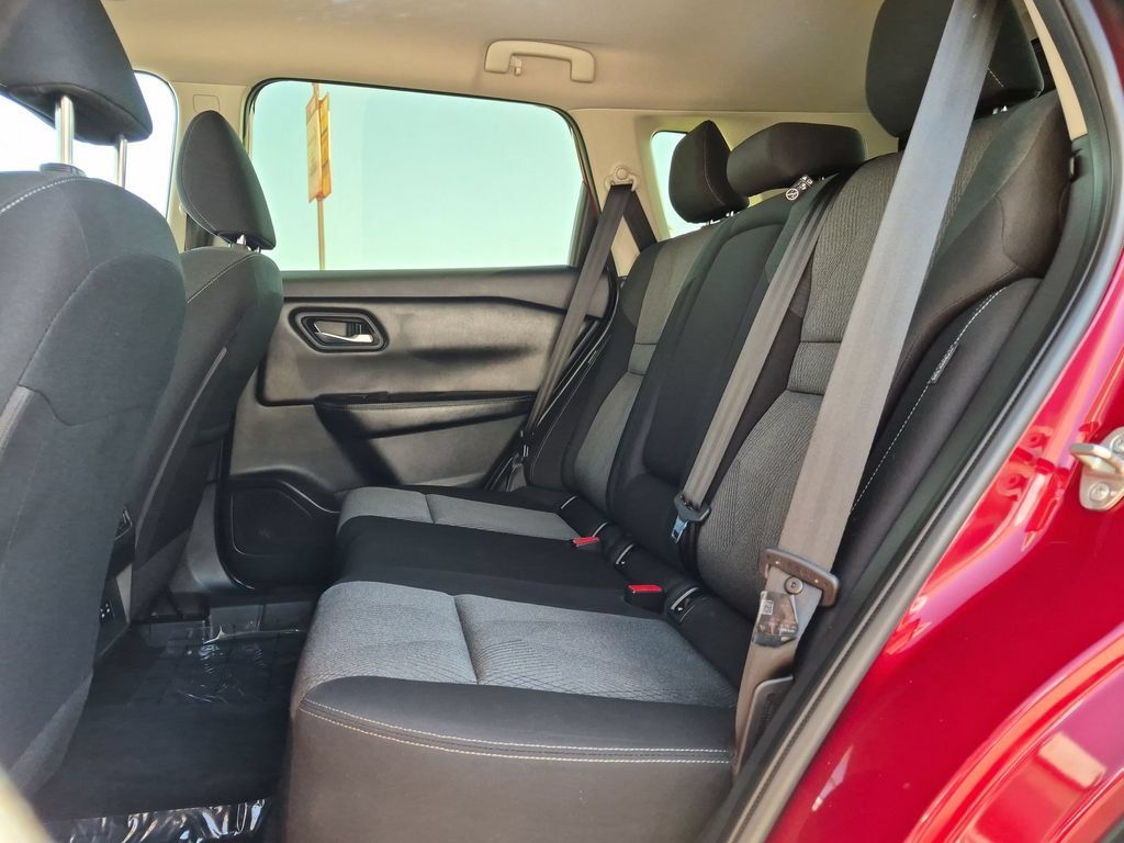 Used 2024 Nissan Rogue SV FWD image 15