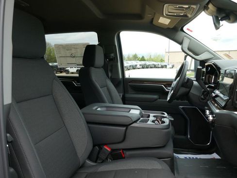 New 2026 GMC Sierra 2500 SLE w/ SLE Value Package; AWD/4WD image 11