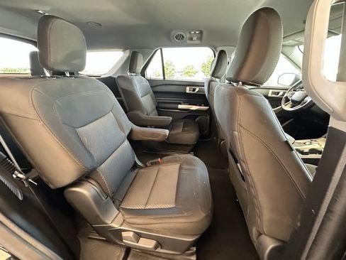 Used 2023 Ford Explorer XLT AWD/4WD image 25