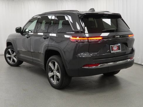 Certified 2022 Jeep Grand Cherokee Limited w/ Luxury Tech Group II image 14