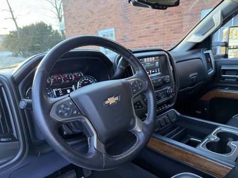 Used 2018 Chevrolet Silverado 2500 High Country w/ Duramax Plus Package image 12