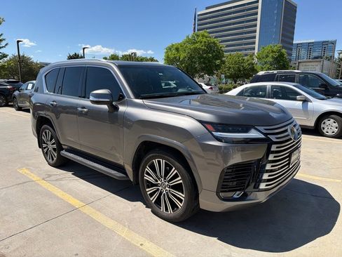 Used 2024 Lexus LX 600 4WD w/ Luxury Package image 4