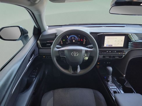 Used 2025 Toyota Camry LE FWD image 22