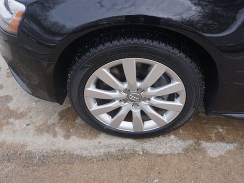 Used 2015 Audi A4 2.0T Premium w/ Audi MMI Navigation image 8