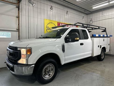 Used 2022 Ford F250 XL w/ Power Equipment Group RWD image 2