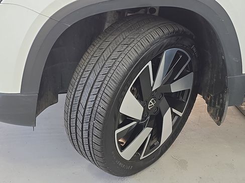 Certified 2024 Volkswagen Taos SEL image 31