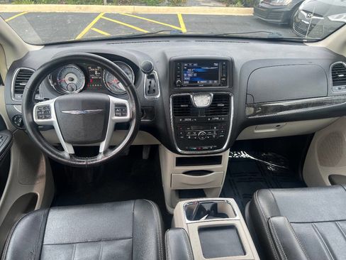 Used 2015 Chrysler Town & Country Touring w/ Driver Convenience Group FWD image 35