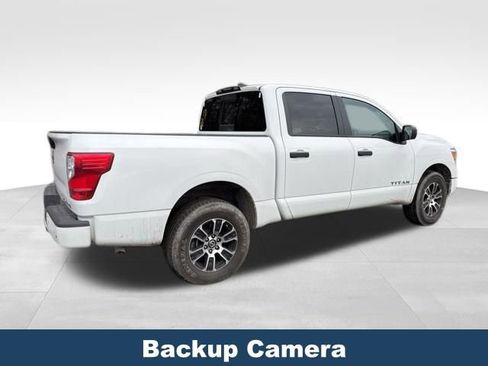 Used 2022 Nissan Titan SV image 6