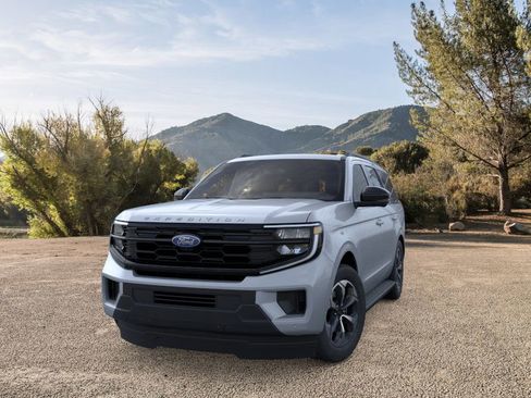 New 2026 Ford Expedition Active image 2