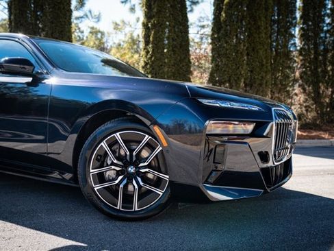 Used 2023 BMW i7 xDrive60 w/ Executive Package 2 image 7