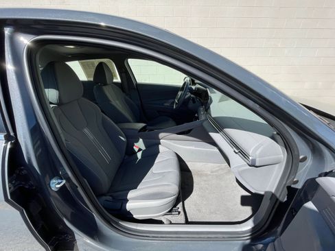 Used 2025 Hyundai Elantra SEL image 27