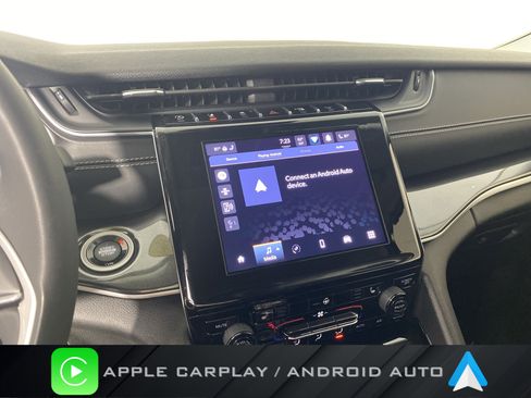 Used 2023 Jeep Grand Cherokee Laredo w/ Luxury Tech Group I image 2