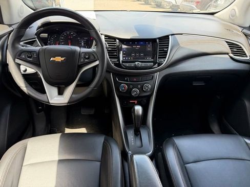 Used 2021 Chevrolet Trax LT w/ Premium Seat Package AWD/4WD image 14