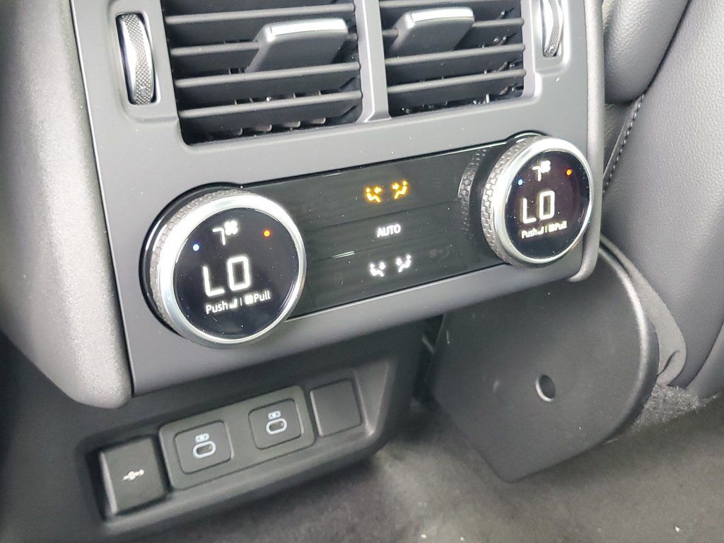 New 2026 Land Rover Discovery Limited Edition AWD/4WD image 30