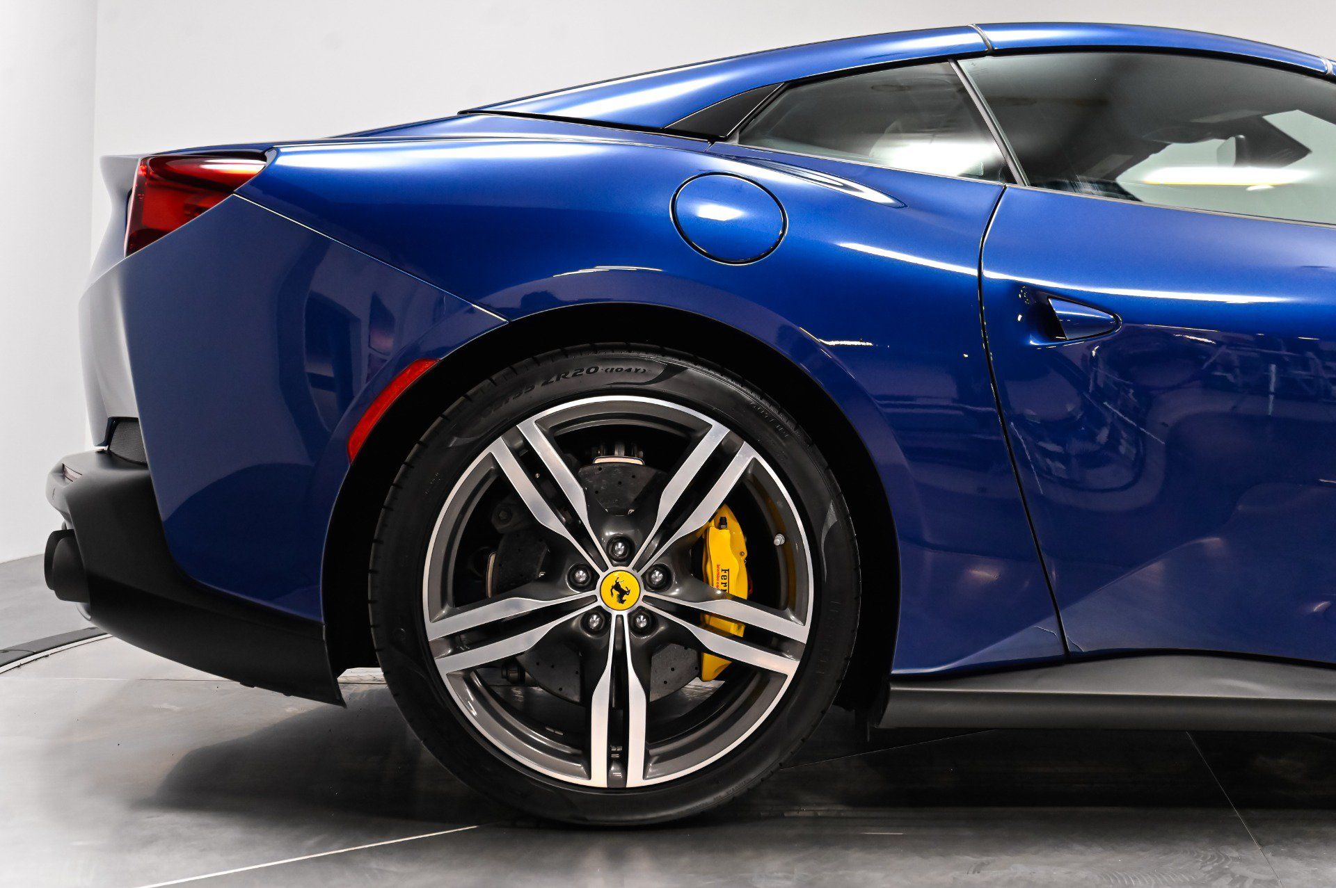 Used 2019 Ferrari Portofino RWD image 16