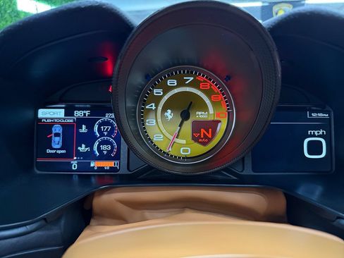 Used 2019 Ferrari Portofino RWD image 20