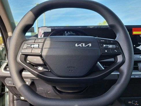 New 2026 Kia K4 LXS image 9