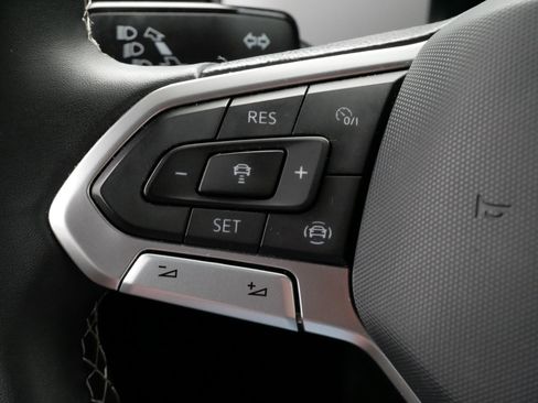 Certified 2023 Volkswagen Atlas Cross Sport SE w/ Panoramic Sunroof Package AWD/4WD image 25