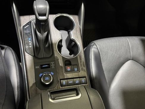 Certified 2022 Toyota Highlander Platinum image 24