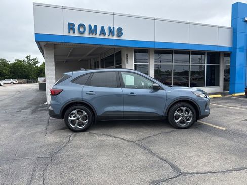 Used 2025 Ford Escape ST-Line w/ Tech Pack #1 AWD/4WD image 2