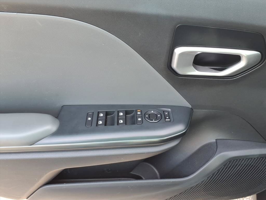 Used 2025 Kia K4 FWD image 20