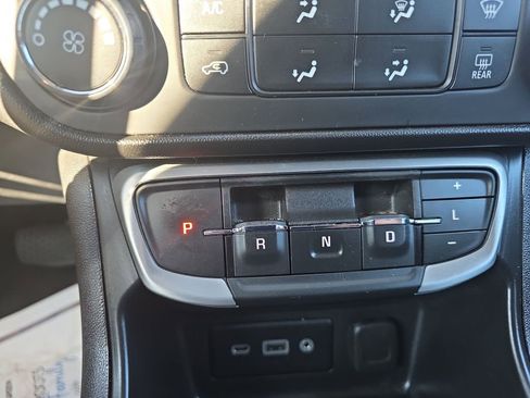 Used 2024 GMC Terrain SLE FWD image 19