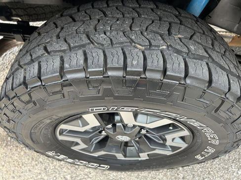 Used 2018 Toyota Tacoma TRD Off-Road AWD/4WD image 21