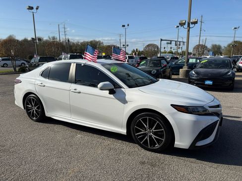 Used 2022 Toyota Camry SE image 30