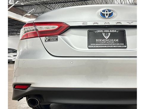 Used 2018 Toyota Camry XLE FWD image 16