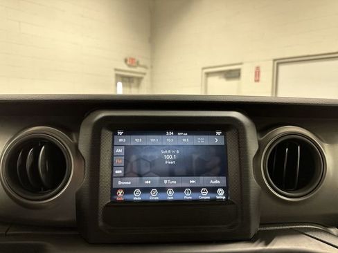 Used 2023 Jeep Gladiator Sport AWD/4WD image 30