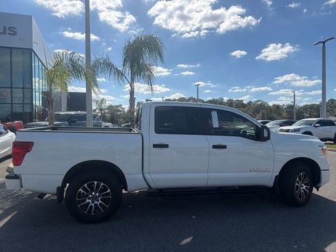 Used 2024 Nissan Titan SV w/ SV Convenience Package image 9