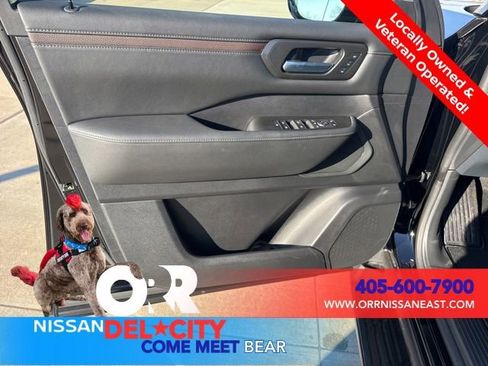 New 2026 Nissan Armada SL w/ Captain's Chari Seat Package AWD/4WD image 18