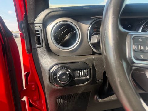 Used 2020 Jeep Wrangler Unlimited Sahara AWD/4WD image 21