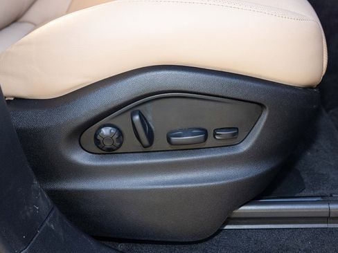 Used 2024 Porsche Cayenne Coupe image 67