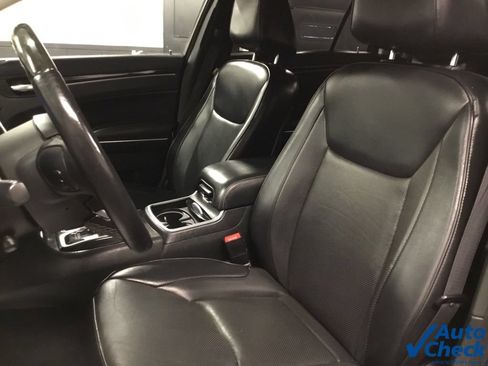 Used 2017 Chrysler 300 C AWD/4WD image 25