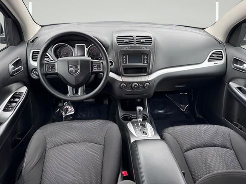 Used 2017 Dodge Journey SE image 5