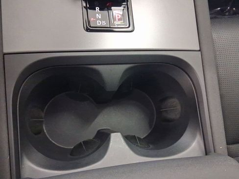 Used 2025 Land Rover Discovery Sport Dynamic SE image 27