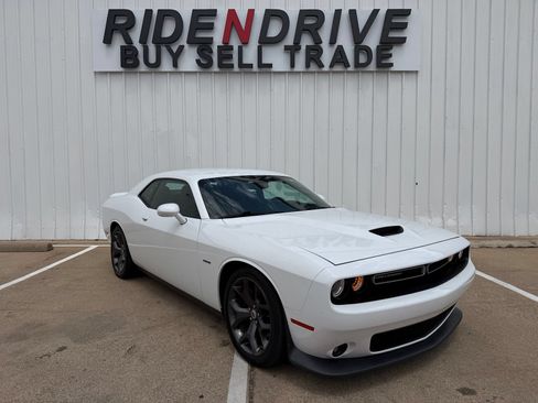 Used 2019 Dodge Challenger R/T RWD image 9