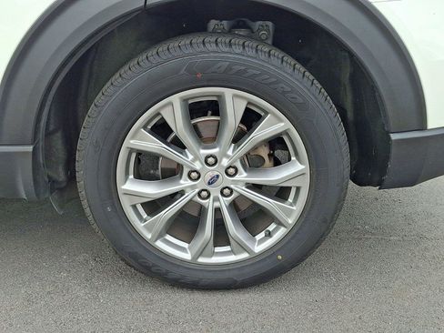 Used 2021 Ford Explorer XLT w/ Equipment Group 202A AWD/4WD image 5