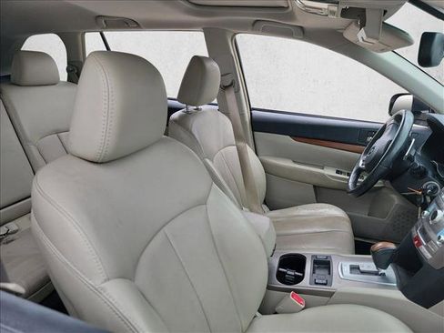 Used 2013 Subaru Outback 3.6R Limited image 11