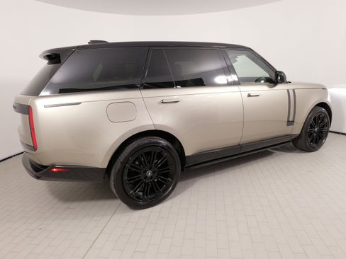 Used 2025 Land Rover Range Rover Long Wheelbase SE image 11