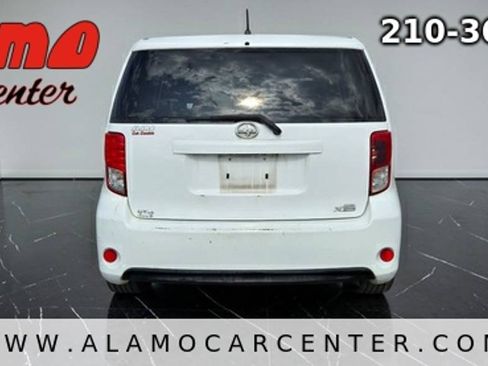 Used 2014 Scion xB FWD image 4