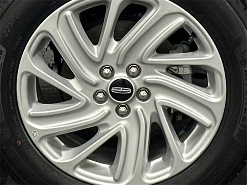 Used 2023 Lincoln Corsair AWD image 5