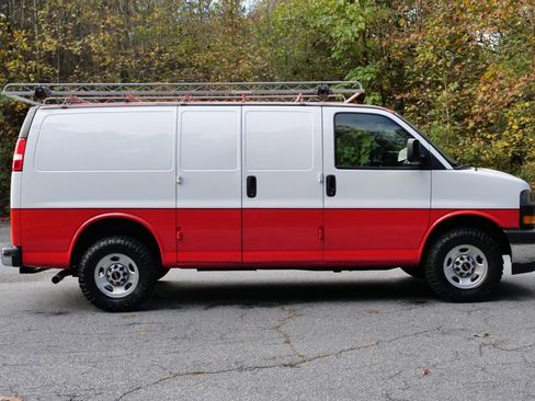 Used 2018 GMC Savana 3500 w/ Driver Convenience Package image 46