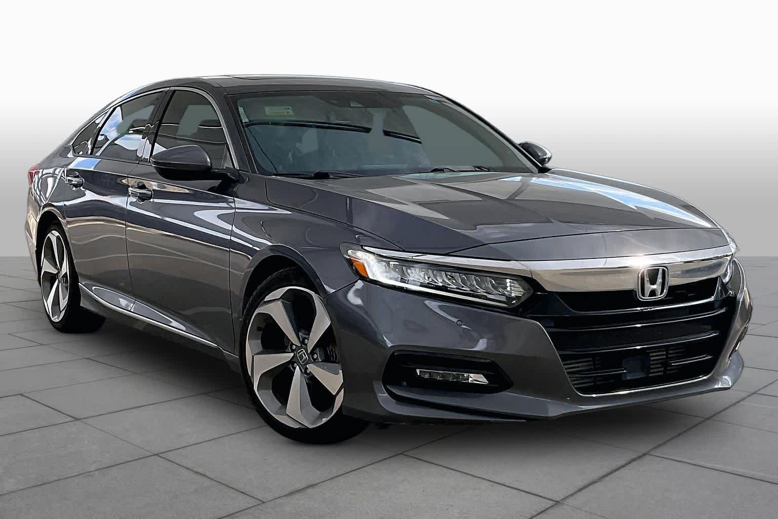 Used 2018 Honda Accord Touring image 3