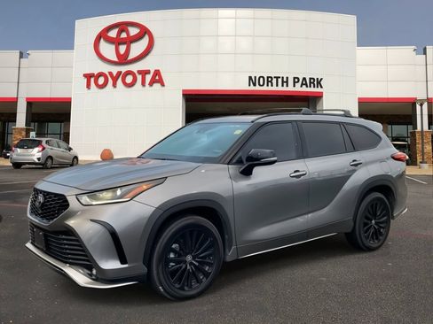 Certified 2026 Toyota Highlander XSE AWD/4WD image 1