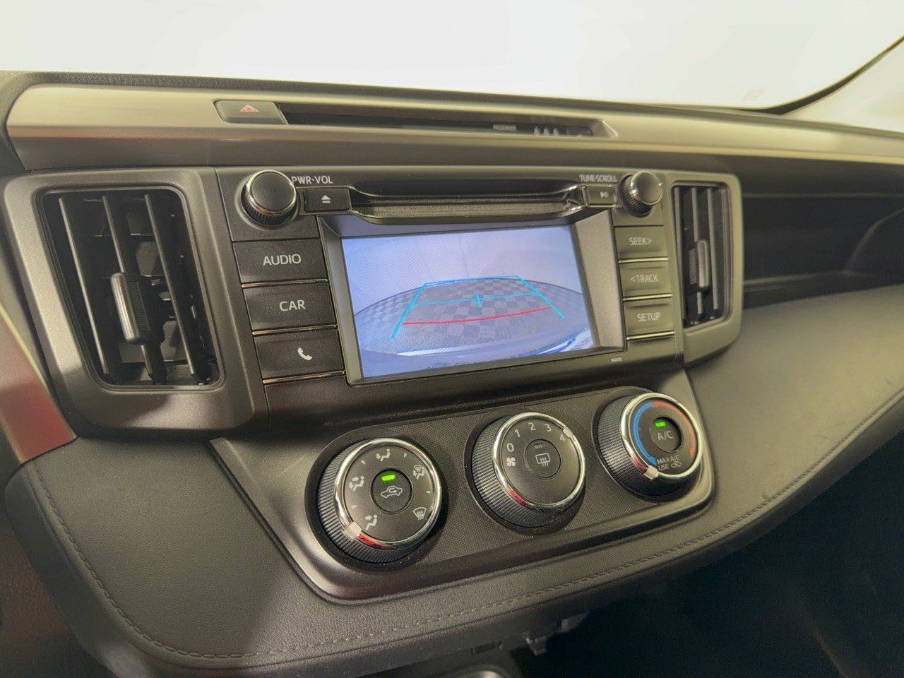 Used 2018 Toyota RAV4 LE w/ Carpet Mat Package AWD/4WD image 24