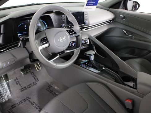 Used 2025 Hyundai Elantra Sport image 17