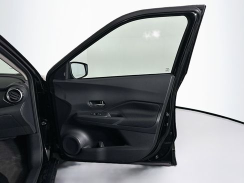 Used 2023 Nissan Kicks SV image 28