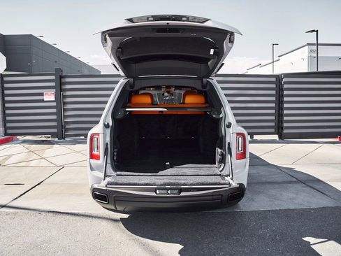 Used 2024 Rolls-Royce Cullinan Black Badge AWD/4WD image 18